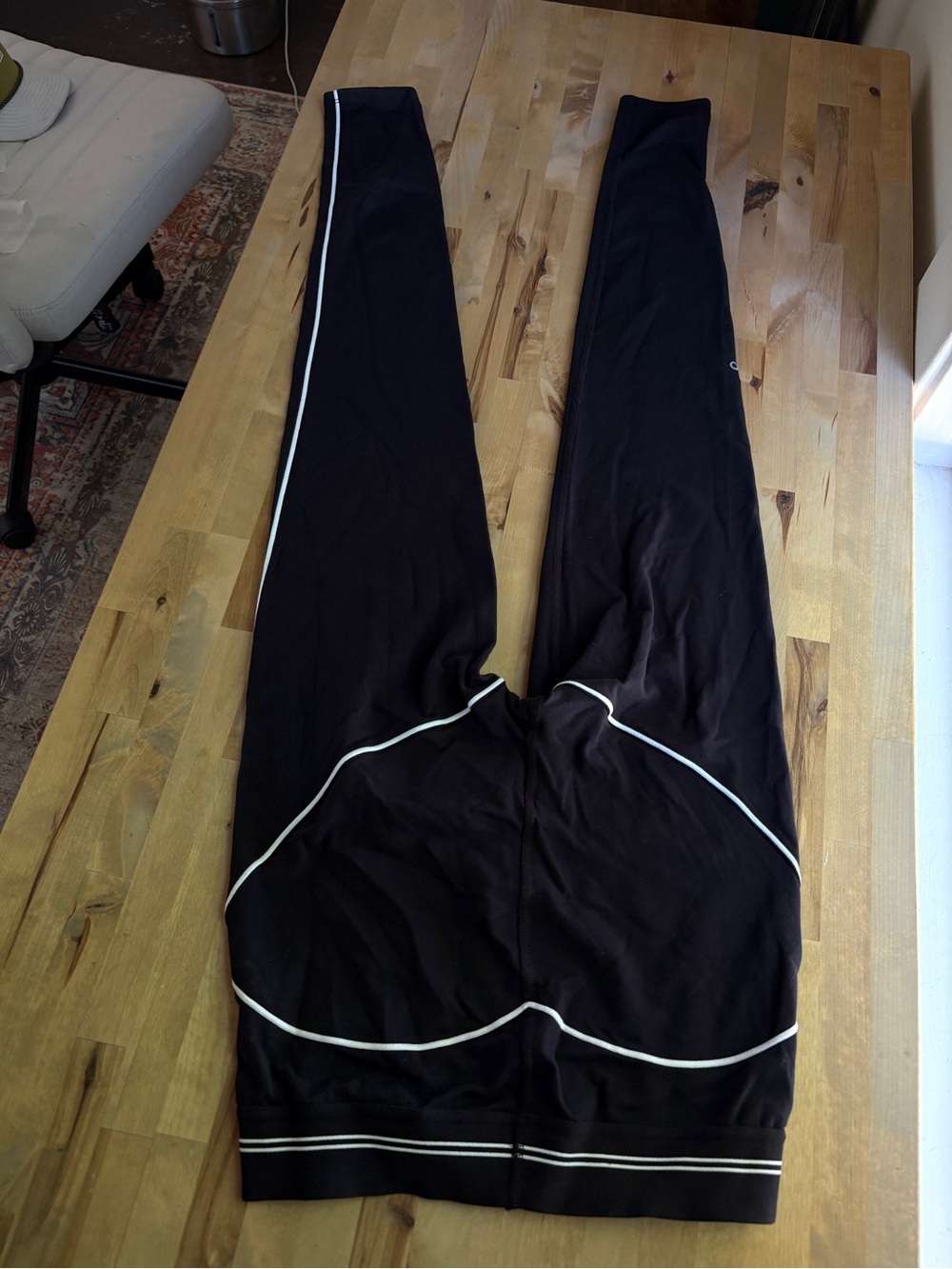 ALO Yoga Black Leggings with White Piping - Picture 5 of 9